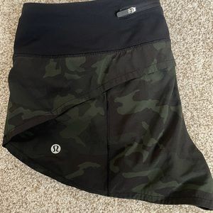 Lululemon Speed Up Low Rise Lined 2.5’ Short Green Camouflage
